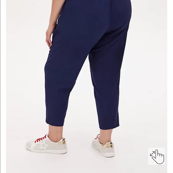 TORRID SIZE 5 NAVY CREPE SELF TIE TAPERED PANT - Picture 2 of 2